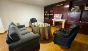 Piso de 5 dormitorios en Avda de la Constitución