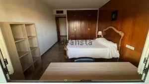 Piso de 5 dormitorios en Avda de la Constitución