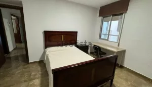 Piso de 5 dormitorios en Avda de la Constitución