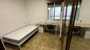 Piso de 5 dormitorios en Avda de la Constitución