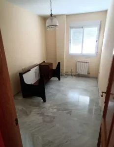 Piso de 4 dormitorios en zona Serrallo