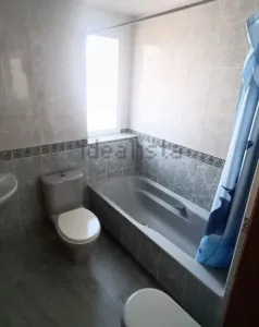 Piso de 4 dormitorios en zona Serrallo