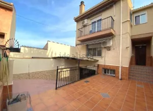 Casa en venta de 3 dormitorios en Ogíjares