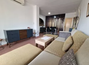 Piso reformado con garaje en Granada centro