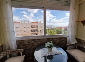 Piso reformado con garaje en Granada centro