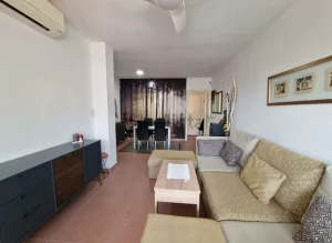 Piso reformado con garaje en Granada centro