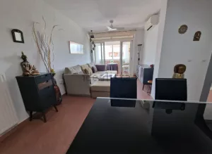 Piso reformado con garaje en Granada centro