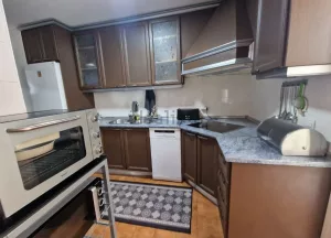 Piso reformado con garaje en Granada centro