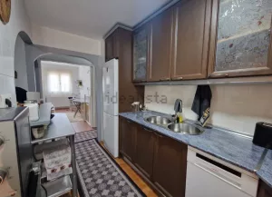 Piso reformado con garaje en Granada centro