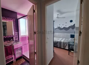 Piso reformado con garaje en Granada centro