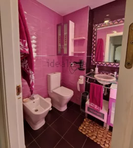 Piso reformado con garaje en Granada centro