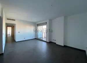 Piso con garaje y 3 dormitorios en Alhendín