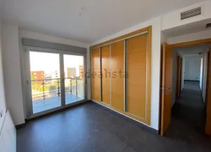 Piso con garaje y 3 dormitorios en Alhendín