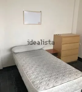 Piso a la venta con 3 dormitorios en Calle Alhamar