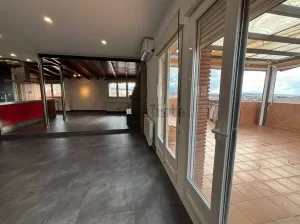Ático con terraza en venta en La Zubia
