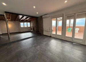 Ático con terraza en venta en La Zubia