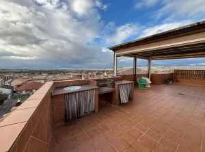 Ático con terraza en venta en La Zubia