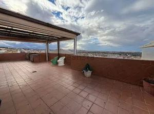Ático con terraza en venta en La Zubia