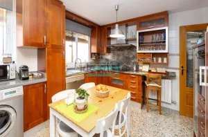 Chalet de 4 dormitorios con piscina en La Zubia