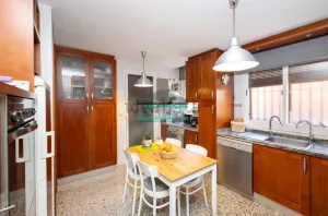 Chalet de 4 dormitorios con piscina en La Zubia