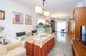 Chalet de 4 dormitorios con piscina en La Zubia