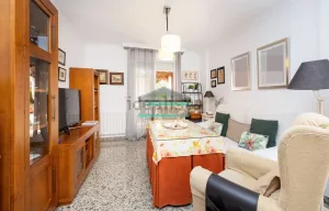 Chalet de 4 dormitorios con piscina en La Zubia