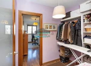 Chalet de 4 dormitorios con piscina en La Zubia