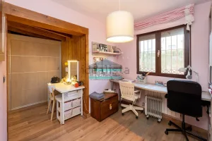 Chalet de 4 dormitorios con piscina en La Zubia