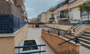 Piso de 2 dormitorios con garaje en Las Gabias