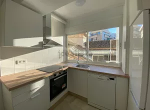 Piso reformado con 2 dormitorios en Granada centro