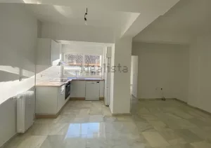 Piso reformado con 2 dormitorios en Granada centro