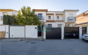 Casa de 3 dormitorios en Las Gabias