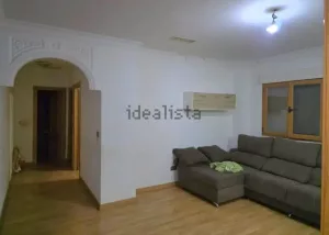 Piso de 2 dormitorios con garaje en La Zubia