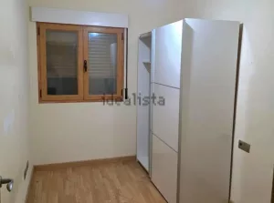 Piso de 2 dormitorios con garaje en La Zubia