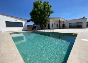 Chalet de 3 dormitorios con piscina en Alhendín