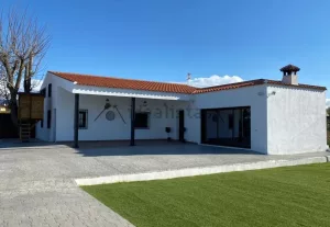 Chalet de 3 dormitorios con piscina en Alhendín
