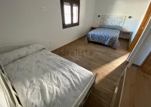 Chalet de 3 dormitorios con piscina en Alhendín