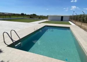 Chalet de 3 dormitorios con piscina en Alhendín