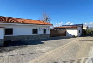 Chalet de 3 dormitorios con piscina en Alhendín