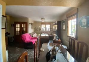 Casa de 4 dormitorios y garaje en Albolote