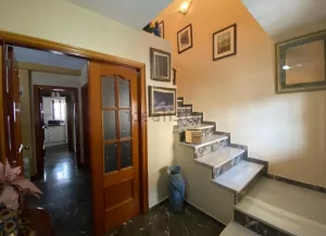 Casa de 4 dormitorios y garaje en Albolote