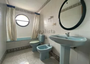 Casa de 4 dormitorios y garaje en Albolote