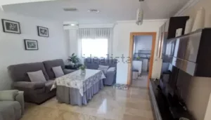 Casa de 4 dormitorios con garaje en La Zubia