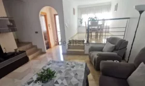 Casa de 4 dormitorios con garaje en La Zubia