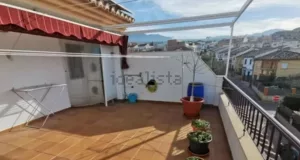 Casa de 4 dormitorios con garaje en La Zubia