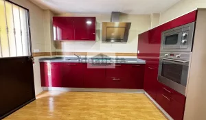 Casa con 4 dormitorios y piscina en Belicena