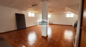 Casa con 4 dormitorios y piscina en Belicena