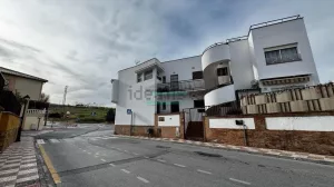 Dúplex reformado con 3 dormitorios y garaje