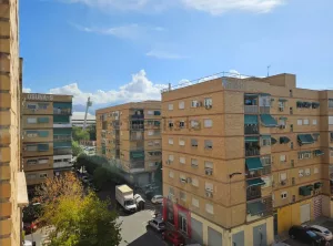 Piso reformado con 3 dormitorios en El Zaidín