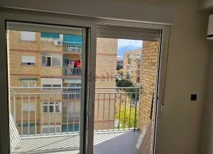 Piso reformado con 3 dormitorios en El Zaidín